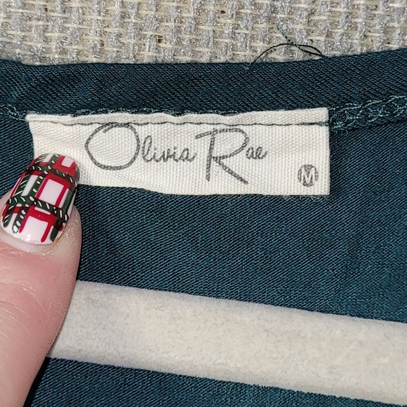 Olivia Rae Size Medium Green Long Sleeve Peplum Vneck Top - Picture 2 of 3